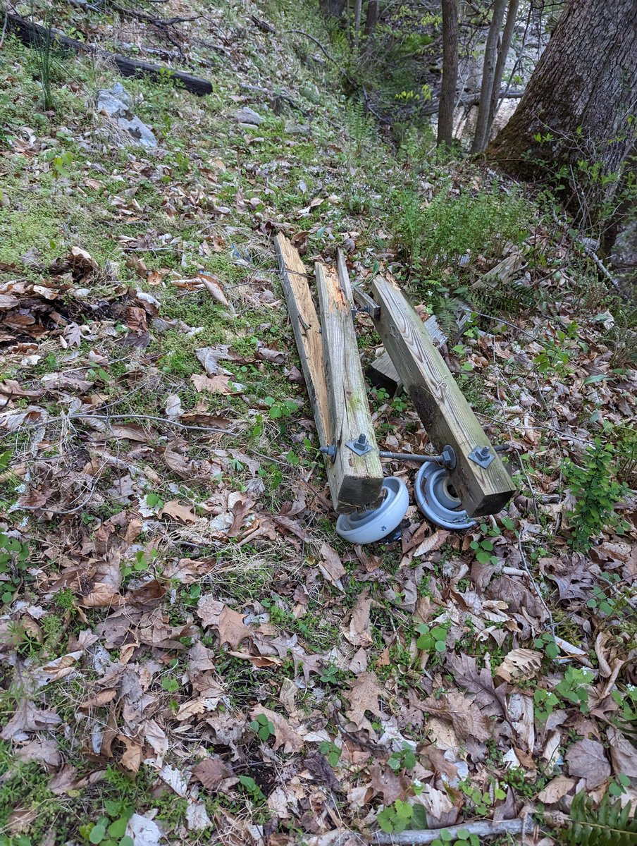 douce_pa's tweet image. Hey @verizon, is this how you clean up after repairing one of your poles?!?😡
Can you send someone to properly dispose of this?