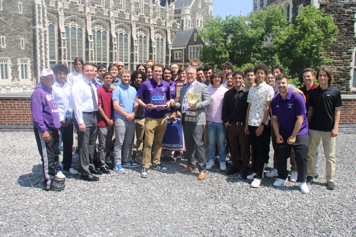 CCNYSports's tweet image. 𝐏𝐫𝐞𝐬𝐢𝐝𝐞𝐧𝐭𝐢𝐚𝐥 𝐂𝐞𝐥𝐞𝐛𝐫𝐚𝐭𝐢𝐨𝐧! 🏆

Thank you, President Boudreau, for welcoming and celebrating @CCNYBaseball for their 2023 @CUNYAC Championship victory! 

#GoBeavers🟣⚫️ | #CUNYCHAMPS | @CityCollegeNY