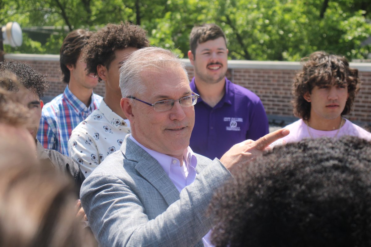 CCNYSports's tweet image. 𝐏𝐫𝐞𝐬𝐢𝐝𝐞𝐧𝐭𝐢𝐚𝐥 𝐂𝐞𝐥𝐞𝐛𝐫𝐚𝐭𝐢𝐨𝐧! 🏆

Thank you, President Boudreau, for welcoming and celebrating @CCNYBaseball for their 2023 @CUNYAC Championship victory! 

#GoBeavers🟣⚫️ | #CUNYCHAMPS | @CityCollegeNY