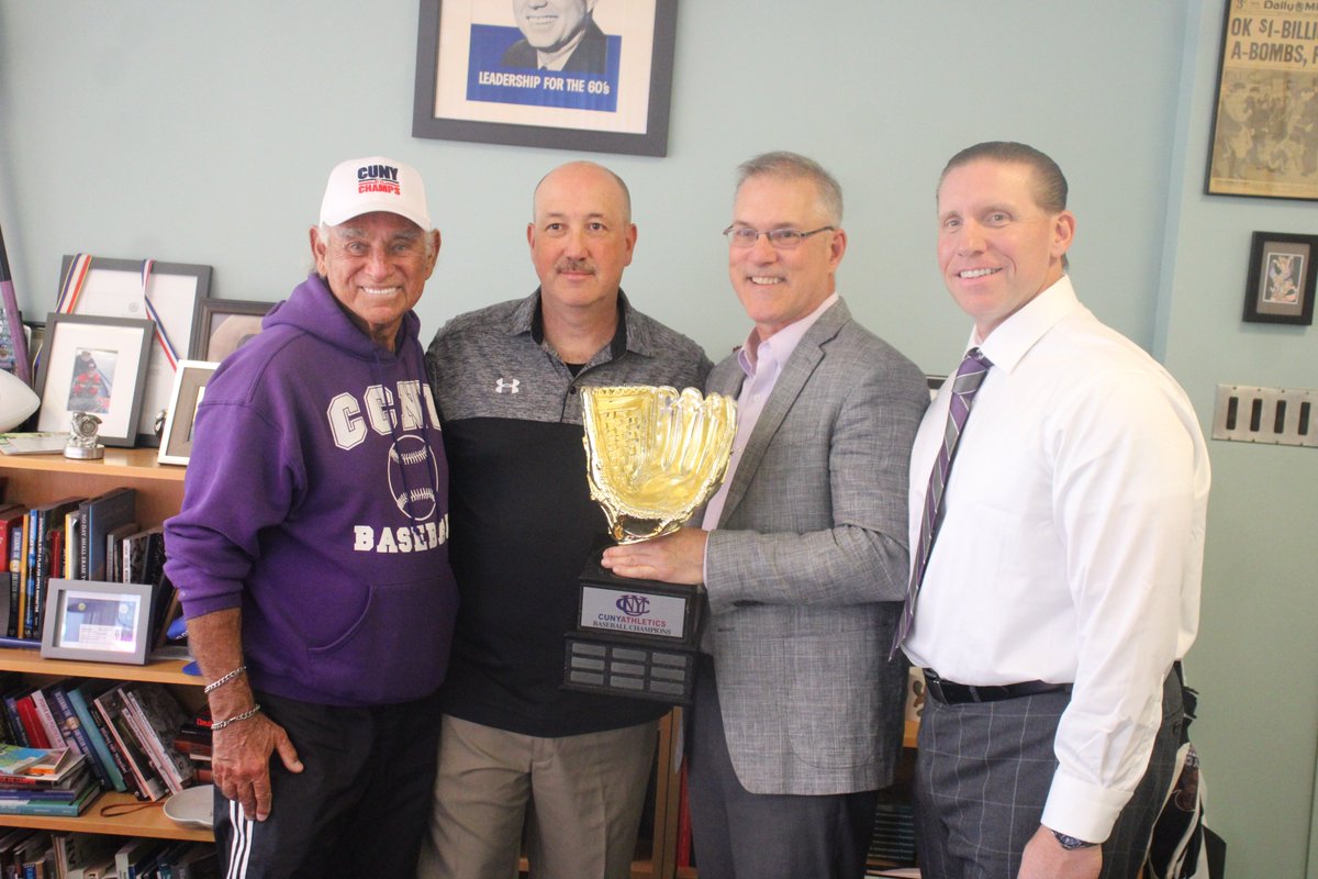 CCNYSports's tweet image. 𝐏𝐫𝐞𝐬𝐢𝐝𝐞𝐧𝐭𝐢𝐚𝐥 𝐂𝐞𝐥𝐞𝐛𝐫𝐚𝐭𝐢𝐨𝐧! 🏆

Thank you, President Boudreau, for welcoming and celebrating @CCNYBaseball for their 2023 @CUNYAC Championship victory! 

#GoBeavers🟣⚫️ | #CUNYCHAMPS | @CityCollegeNY