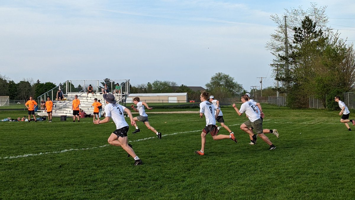 SPOpenUltimate's tweet image. Playoff game vs Middleton at Elm Lawn Elementary tonight at 6!  Our season&apos;s about to wrap, so come out and cheer us on while you still can!  #spunited #sunprairieschools