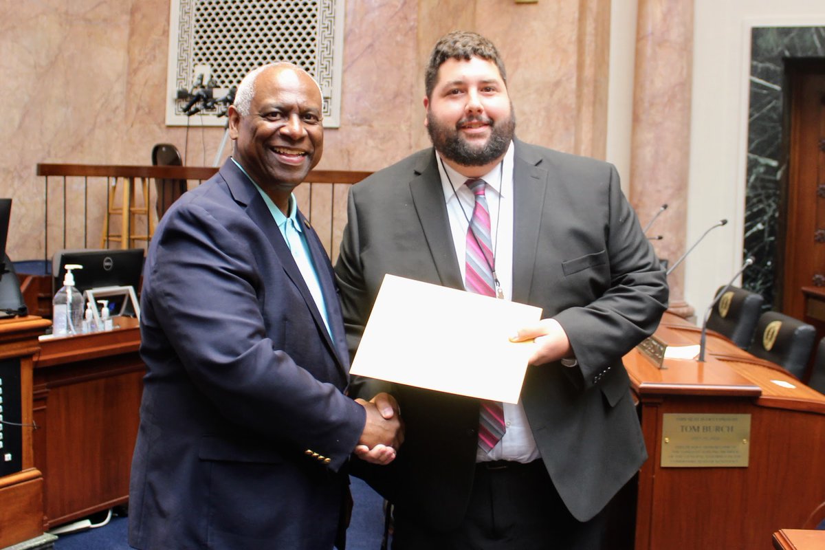 repgrahamky's tweet photo. I enjoyed having the chance today to speak to the Leadership Frankfort Class of 2023 in the House chambers. That included handing out legislative citations – including to a former student of mine, Anthony Cox – and I shared the floor with a good friend, House Speaker @reposborne. https://t.co/LlM25Vim4T