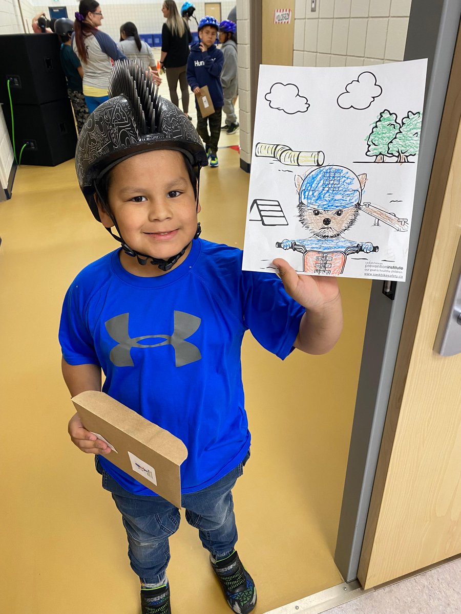 SGItweets's tweet photo. Checkย out our #BikeSafetyWeek champions atย Kopahawakenum Elementary School on Flying Dust First Nation!
Students ages 6 to 10 learnedย how to be seen by drivers, share the road, and proper use of bike signals and helmets.
They also put their skills to work on the bike course! ๐ฒ https://t.co/38VZGIpKy8