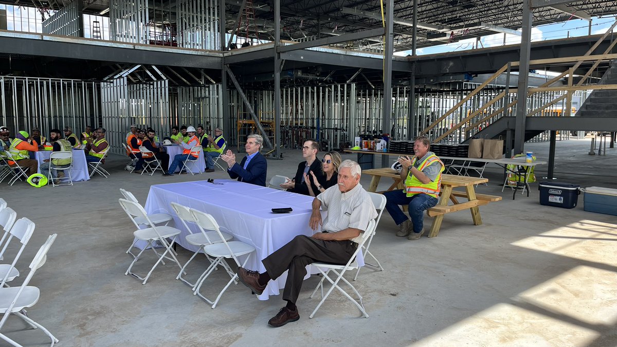 altaarchitects's tweet photo. Topping out another great project for Essence Prep SA and @ButlerCohenDB. #architecture #designbuild #SanAntonio #texas 😎🥳 https://t.co/BubyASZkv3