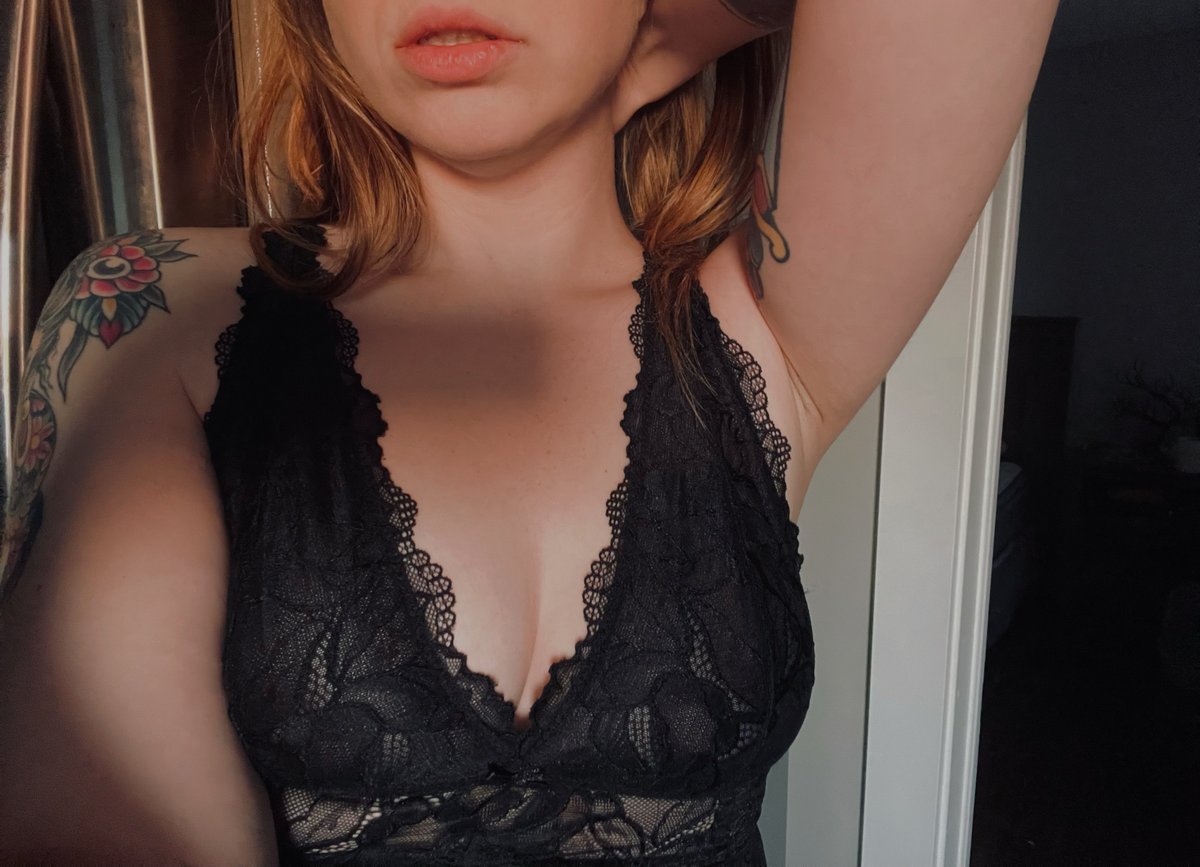 Kylahale69's tweet photo. @g0thb4rb1e @bigfluff9595 HIIIII PLEASE FOLLOW ME 🥰🥰🥰
When my fansly goes live i'll give all of my followers a full month free trial! https://t.co/zbC9nO8vJ7