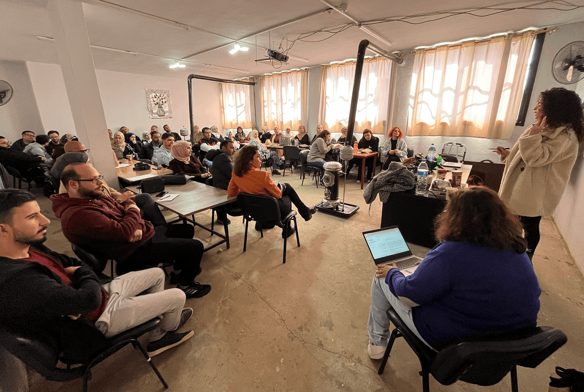 Jusoor_ngo's tweet image. The third #LearningDifficulties workshop led by Rania Al Bobo, our REP Counselor, at Jeb Jennine, wrapped up! Focused on phonological awareness, memory, and concentration. 
Engaging strategies are shared for teachers to develop these skills in students. 

#Jusoor #TeacherTraining