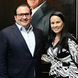 AntiTelevisaMx's tweet image. Está es la imagen que la criminal priísta Alejandra del Moral, no quiere que veas... por mostrar que Del Moral es amiga del asesino Javier Duarte. Hoy #AleDelMoral quiere hacer creer que de llegar a gobernar EdoMéx combatirá la corrupción, cuando en realidad ella es una corrupta.