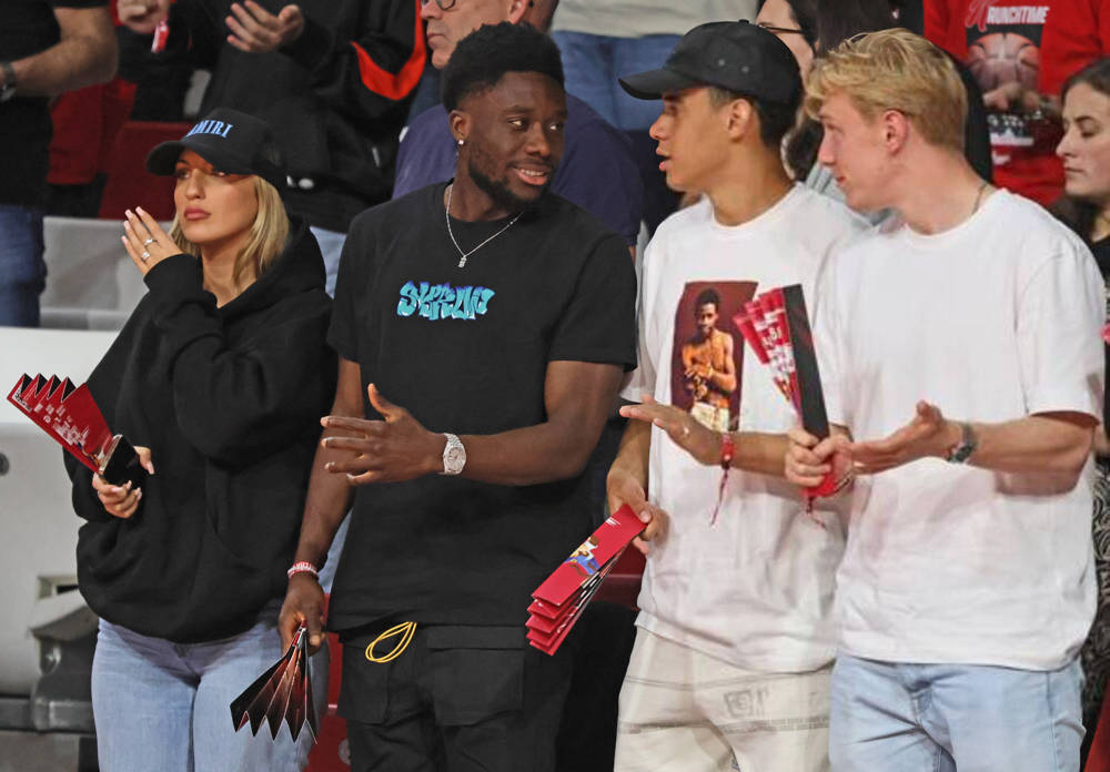 ItsAWagWagWorld's tweet photo. #AlphonsoDavies, his girlfriend #Sheyenne and #JamalMusiala attended a basketball game between Bayern Muenchen and BG Goettingen on May 16. #BayernMunich #BayernMuenchen #basketball https://t.co/IaWBHkT49t