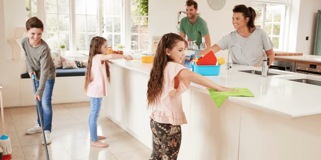 Mrs_Katielouise's tweet image. &quot;Feeling like you&apos;re in a constant state of chaos? Our latest blog post has tips for organizing your home and your life. 📚📝 #organizationalhacks #parentingtips #survivingparenthood&quot; mtr.cool/anwkhsavtv📅🗄️🏠