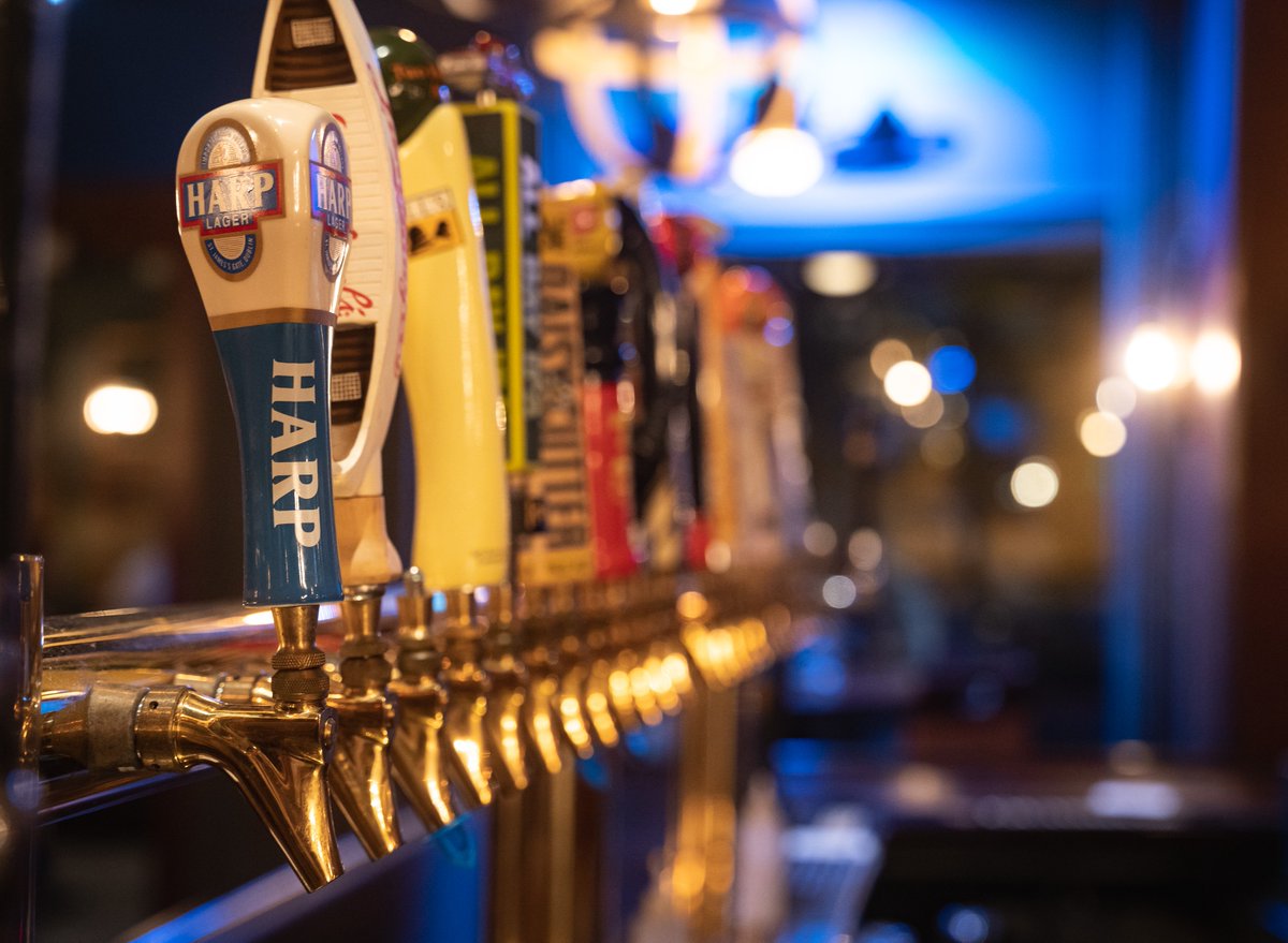 Discover your favorite brew with a variety of beers on tap at Pippin's.

#lmgchicago #chicagobeer #pippinstavern #happyhourchicago #chicago