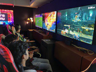ChrisCmarti26's tweet photo. Today @LaPromesa_AISD the esports team had to opportunity to visit @uhdowntown and see their esports set up as well as receive a presentation from their team. Our kids had fun and were inspired to learn more about the opportunities of college! @AldineEsports https://t.co/3nOVeup7LS