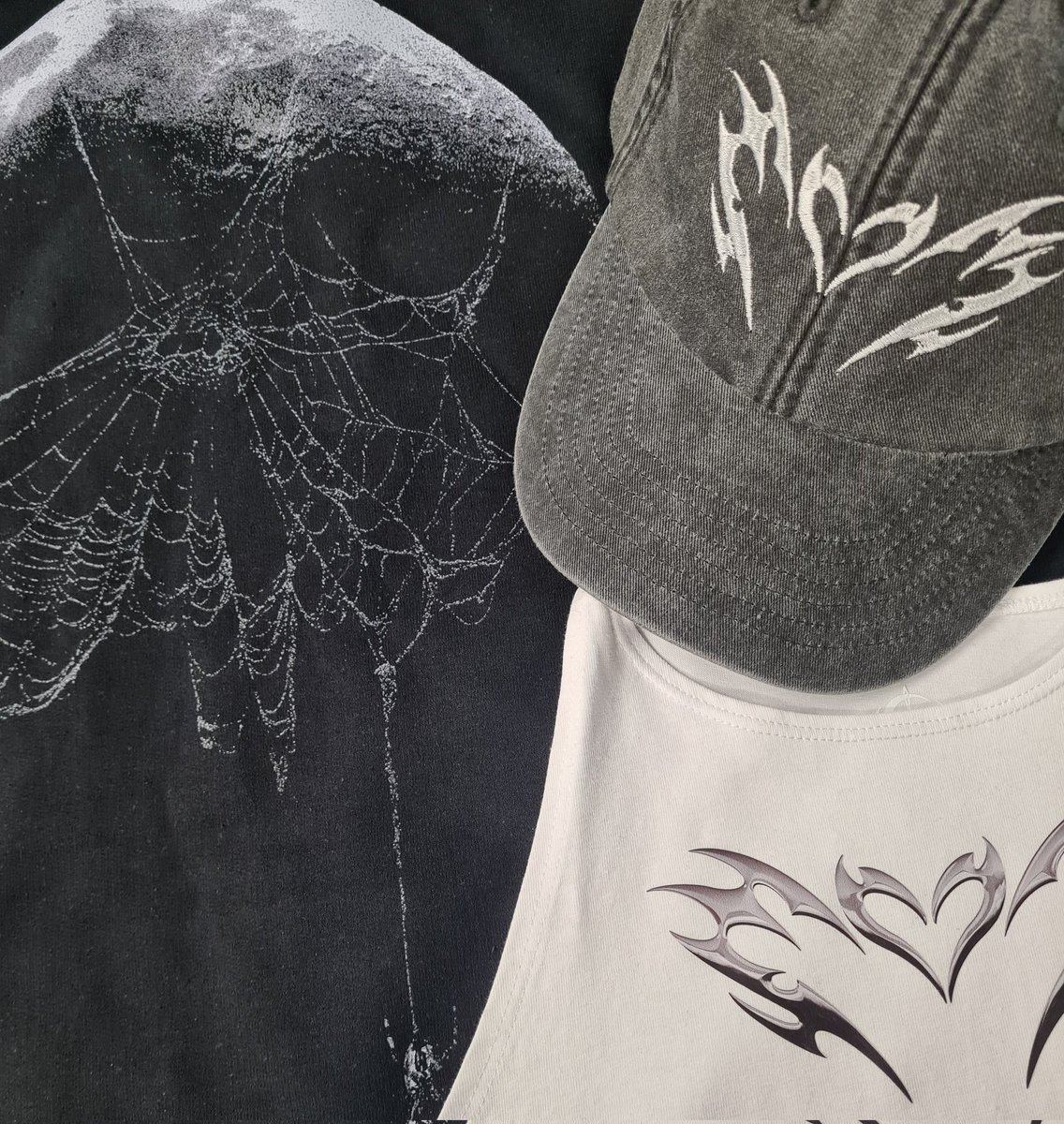 moonmaterials's tweet photo. MISERY X MOON 💀

Very excited to finally put this good work by @miserytakeme to use!

Been a busy few months of commissions so I'm a bit behind on personal projects but dying to get these out, can't wait 🔥 https://t.co/s62ezWzNHa
