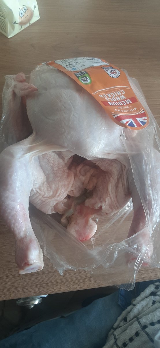 NoseyTezza's tweet photo. Sorry for the absolutely greousom photos but what.. the.. hell.. is.. this green tube with all green gunk in it, I found the other day attached to a chicken I bought from @LidlGB @lidlcustcare, I was going to feed this to my children 🤢😭 https://t.co/hTvO3Vdhzy