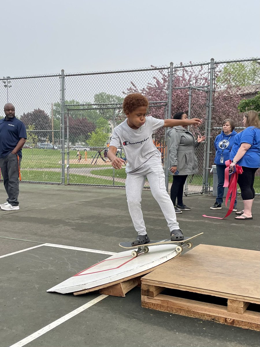 City of Skate (@cityofskate) on Twitter photo Shout out to the Dayton’s Bluff Community for turning out with <a href="/MayorCarter/">Mayor Melvin Carter</a> for the <a href="/SaintPaulParks/">Saint Paul Parks and Recreation</a> Pop Up Skatepark Grand Opening Celebration! Thanks to all for making this pop up a reality🟢 Shout out to the Dayton’s Bluff Community for turning out with <a href="/MayorCarter/">Mayor Melvin Carter</a> for the <a href="/SaintPaulParks/">Saint Paul Parks and Recreation</a> Pop Up Skatepark Grand Opening Celebration! Thanks to all for making this pop up a reality🟢