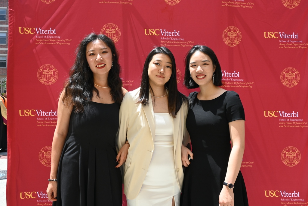 USC_CEE's tweet photo. Candid photos from our #USC_CEE Commencement reception. We are so proud of our #AstaniGrad #ViterbiGrad #USCGrad for reaching this milestone!
More photos:
Instagram: https://t.co/jmol2SoriE
Twitter: https://t.co/J8eInzlNJN
Facebook: https://t.co/EyrIOaY3Pq https://t.co/m6t5X6yM0l