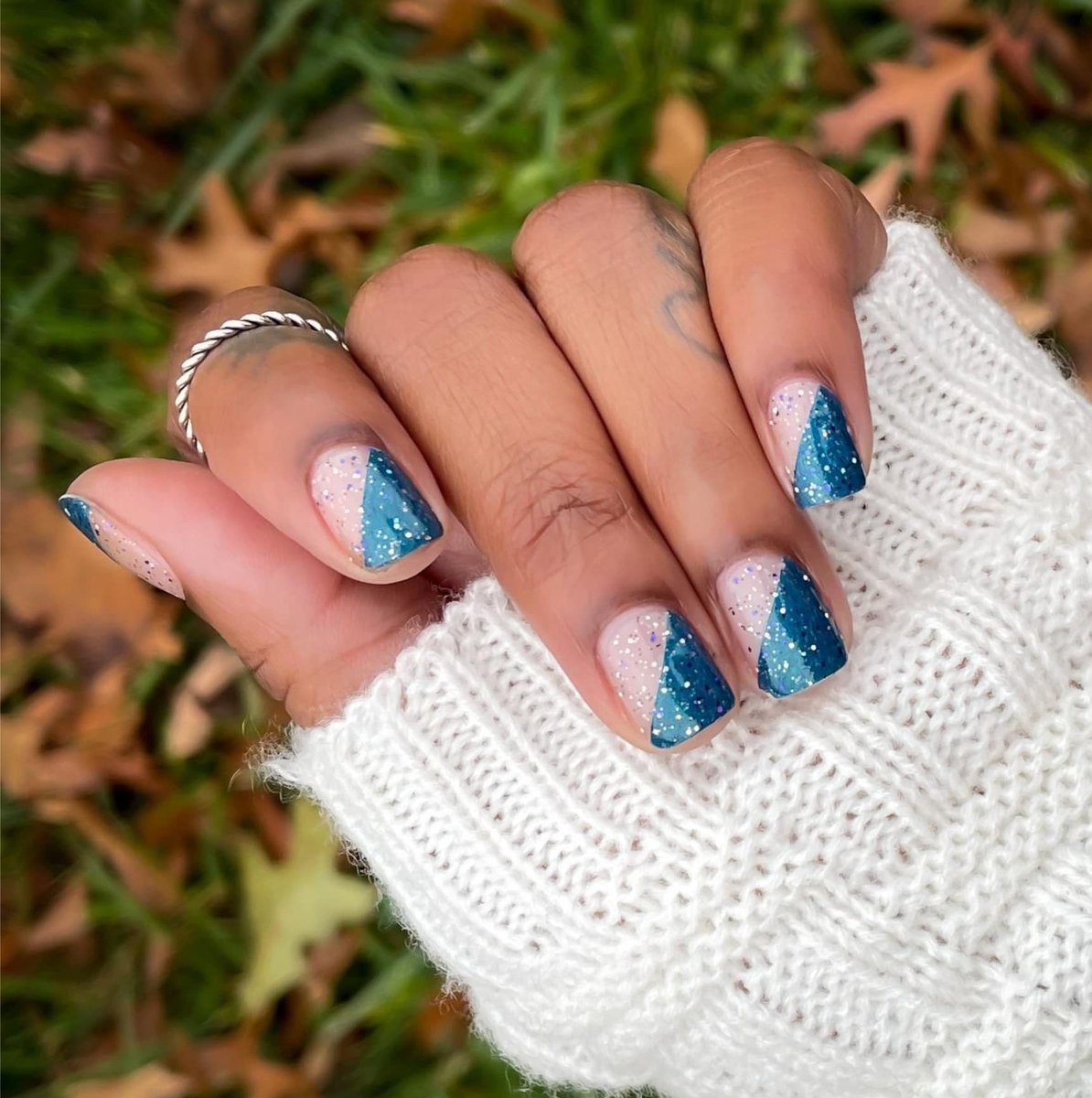 RockinSomeStrip's tweet photo. 🤩 I’m really loving this negative space-angled French mani look!!
#manitime #summer #nodrytime #notoolsneeded
Sh❤️p colors & designs: https://t.co/gff7w1WMrJ https://t.co/S61WYk24qH