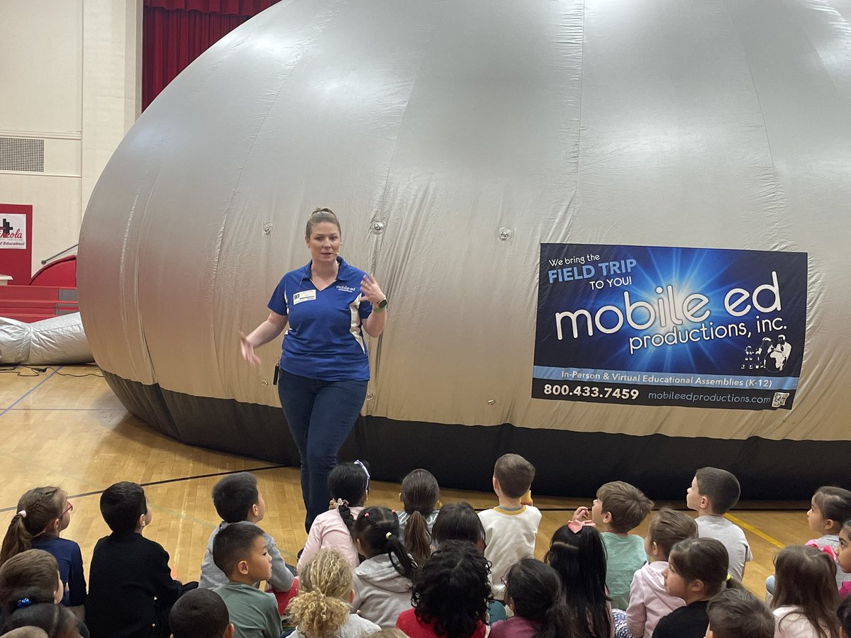 hampton_pta's tweet image. Hampton Kiddos had a great time learning in the planetarium today. #mobileed