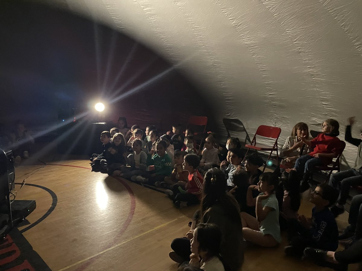hampton_pta's tweet image. Hampton Kiddos had a great time learning in the planetarium today. #mobileed