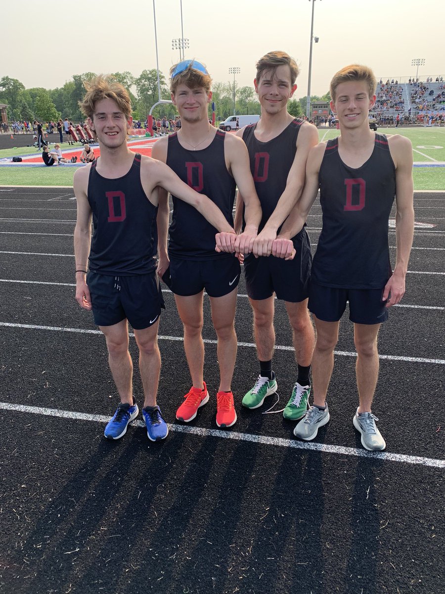 The dudes… hating that I had them do the “relay baton” pose.