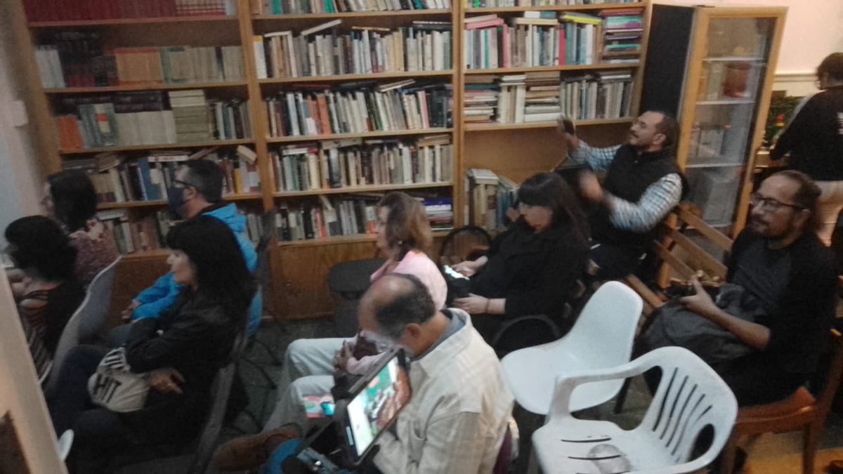 En estos momentos durante la presentación de “paramecio &amp; EL CANTAR DE CASIMIRO” de <a href="/jaimelopez_/">JAIME LÓPEZ Oficial</a> en El <a href="/Col_Escritores/">Colegio de Escritores de Latinoamérica</a>