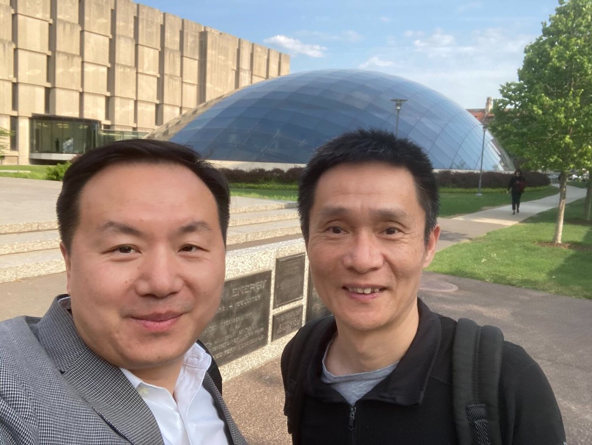 Had a great time visiting @UChicago. Caught up with good friends such as @MengjieChen6 @il_Piunti @MengjieChen6 @xinhe2, connected with new people, and learned their exciting science. Special thanks to my host Chuan He for the invite and showing me around the beautiful campus!