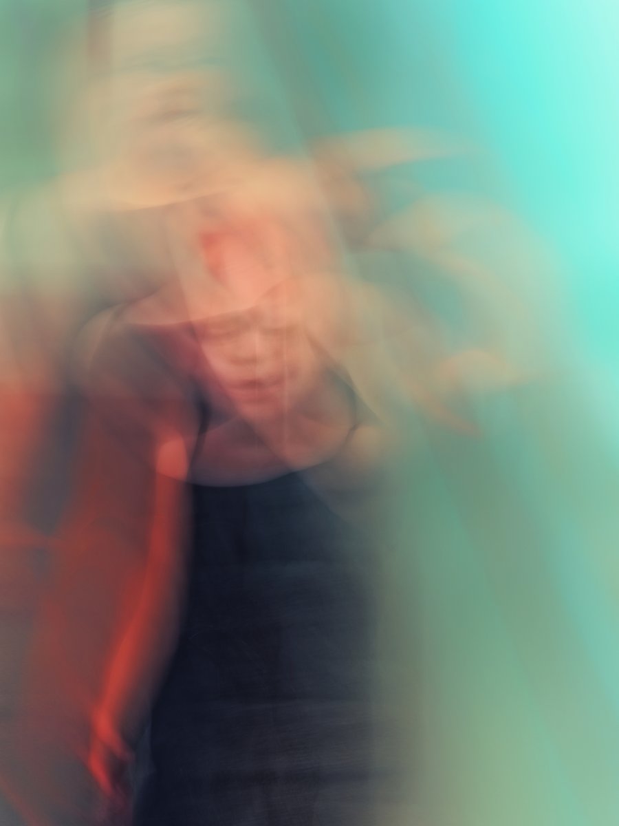 Amy Newton McConnel invites us for an intimate view of her daughter’s world, illuminating and capturing the expressive ambiance her daughter embodies with ADHD.
thepictorial-list.com/pictorial-stor…