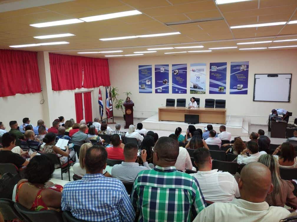 Con la Conferencia Magistral Política Criminal y Reforma Penal en Cuba, de la Dra.C Mayda Goite, inició en la <a href="/UOCuba/">Universidad de Oriente</a>, el V Taller Nacional de Derecho Penal y Criminología Ulises Baquero Vernier in memoriam, que sesionará los días 18 y 19 de mayo en 3 comisiones.#OrgulloUO