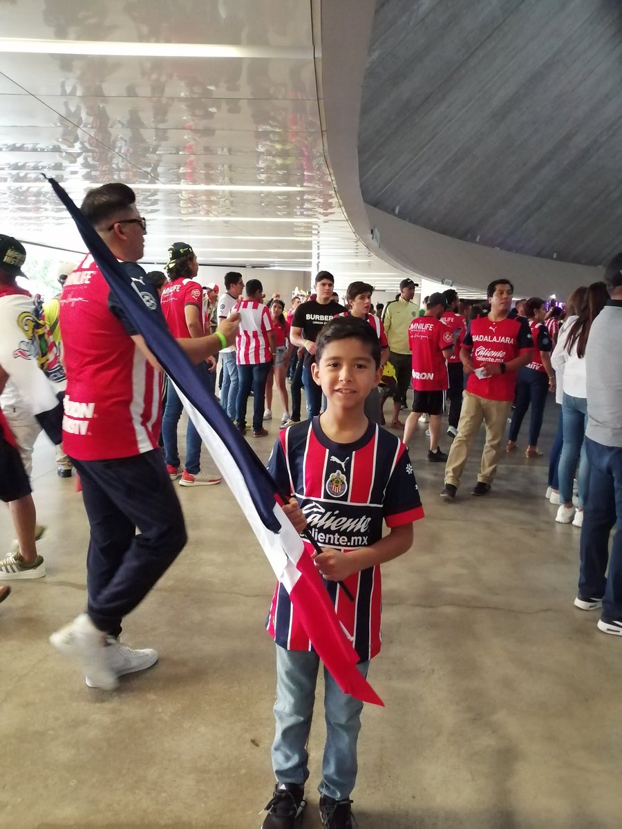 Si estab dejando pasar banderas con el asta (medidas reglamentarias) traete tu bandera y armemos la #BanderizaEnElAkron
Rt masivo!!!
<a href="/Chivas/">CHIVAS</a>
<a href="/LAIRREVERENTE15/">LA IRREVERENTE</a>
<a href="/LaRejaOficial/">La Banda De La Reja</a>