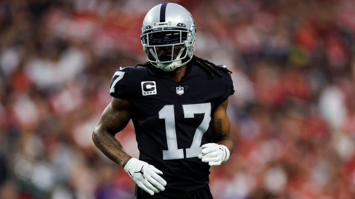 Crumbletakes's tweet photo. What Wide Receiver would you rather have?          

Tyreek Hill or Davante Adams  

 RT for Hill Like for Adams https://t.co/MUl5SwO18E
