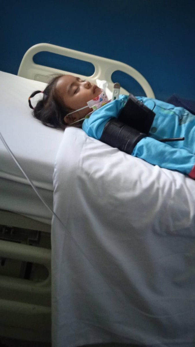 RojoAmericano13's tweet photo. Para los que dicen que tenemos el mejor sistema de salud y se oponen a la reforma,la hija de mi prima se encuentra muy grave por COVID y no le han querido dar traslado a UCI,ayúdenme con un RT por favor.@MinSaludCol @petrogustavo @FranciaMarquezM https://t.co/CAHUKVtBVp