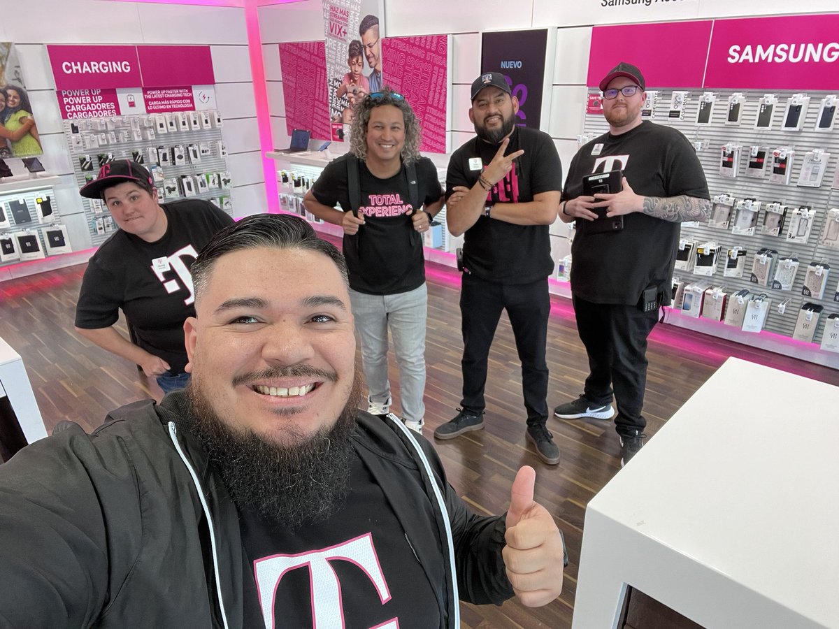 Couldn’t stop with one store! Visiting with our Palm Springs team talking all things B.E.S.T and Total Experience! This team is fantastic! Thanks <a href="/Jmaldon035/">Jose Maldonado</a>! <a href="/LAS_SAC/">Lisa Audet Sayers</a> @tomjyang <a href="/kateychamblin1/">Katey Chamblin</a> @JT_smrYAY <a href="/MichaelDuncanLA/">Michael Duncan</a>