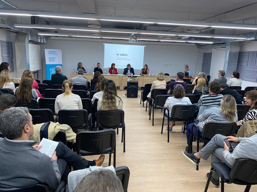diepando's tweet photo. A 10 años de la creación del cuerpo de @ExpertosBA desde @AAEAPok acompañamos el conversatorio para reflexionar sobre los desafíos actuales de la gestión pública https://t.co/GJT7yqOhkJ