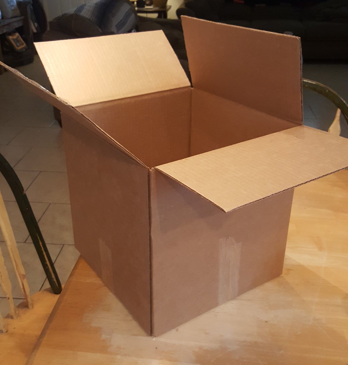 THIS OR THAT THURSDAY: Okay. This one might have some of you finally have to admit something here... a good box. Do you keep it? or do you crush it with the other trash and stick it in the bin? #ThisorThatThursday