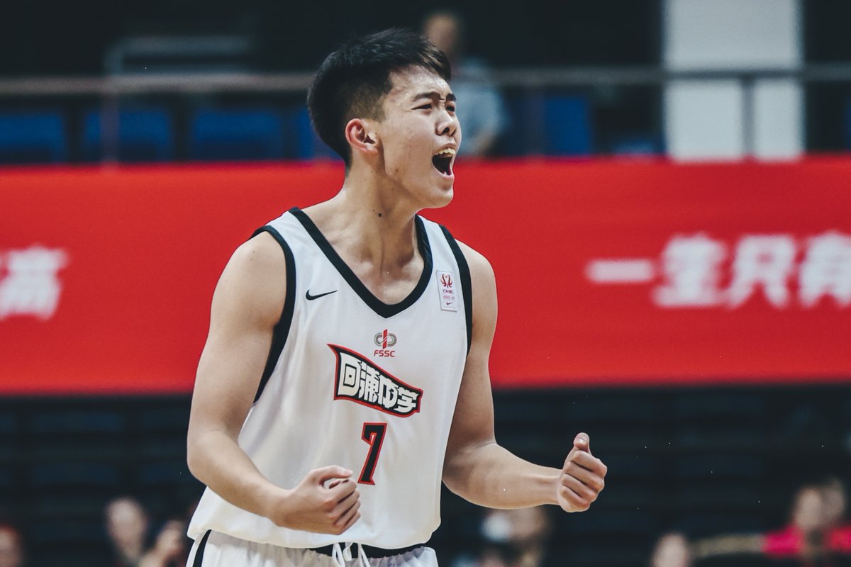zhejianglinhai's tweet photo. A basketball team from Huipu Middle School in Zhejiang Province won the championship of the Chinese High School Basketball League.  Small basketball carries the dreams of a group of young people, as well as the ideals and aspirations of the small city of Taizhou Linhai. https://t.co/IXBLLtZKmZ