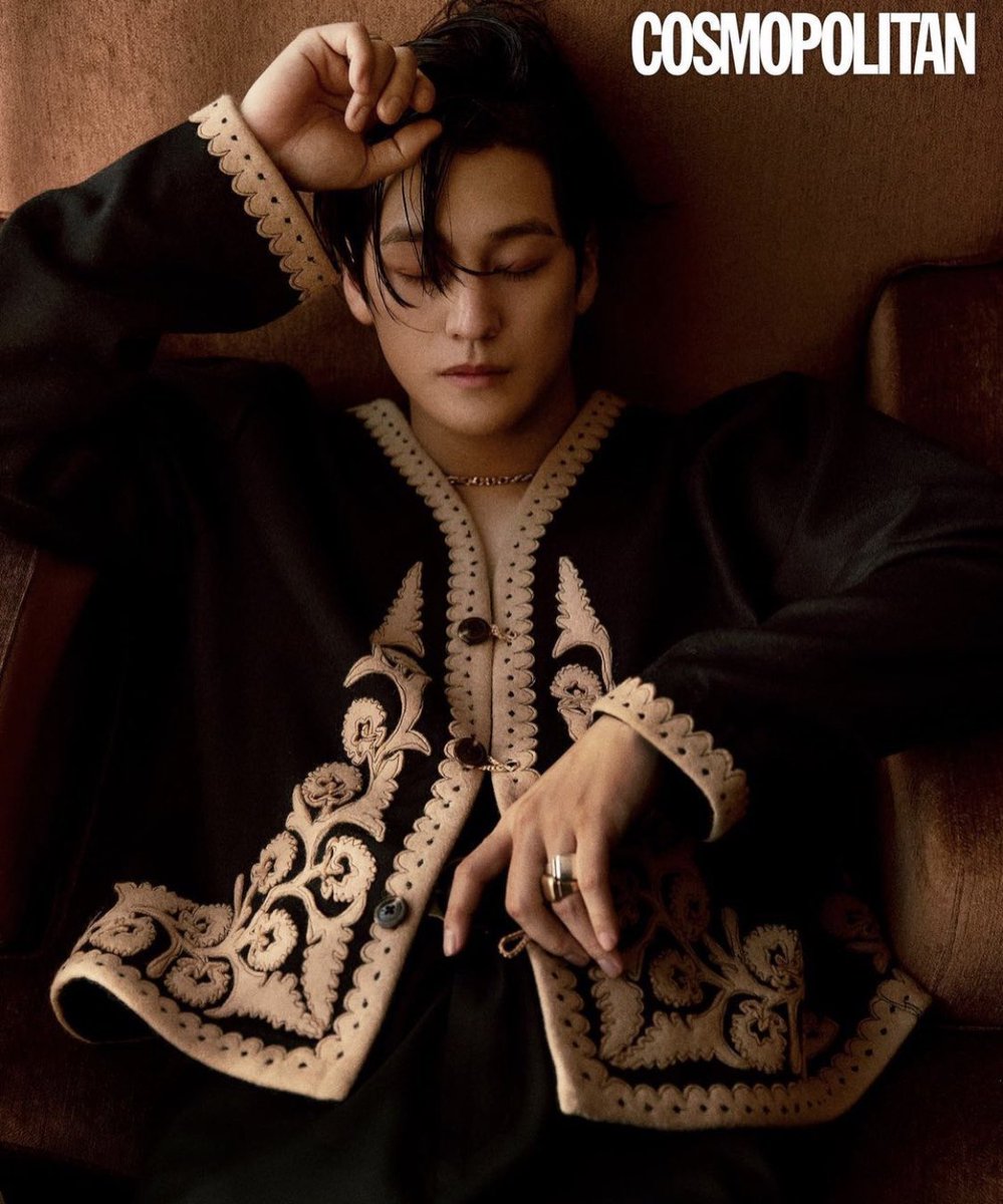 misschievouslad's tweet photo. Are you even real? 😍😍🥰 take my money, take my money, will get the magazine just for you .
#kimbum #kimbeom #김범 #金汎 #bummies #범이 #actorkimbeom #actorkimbum https://t.co/F94Qb4Acrt