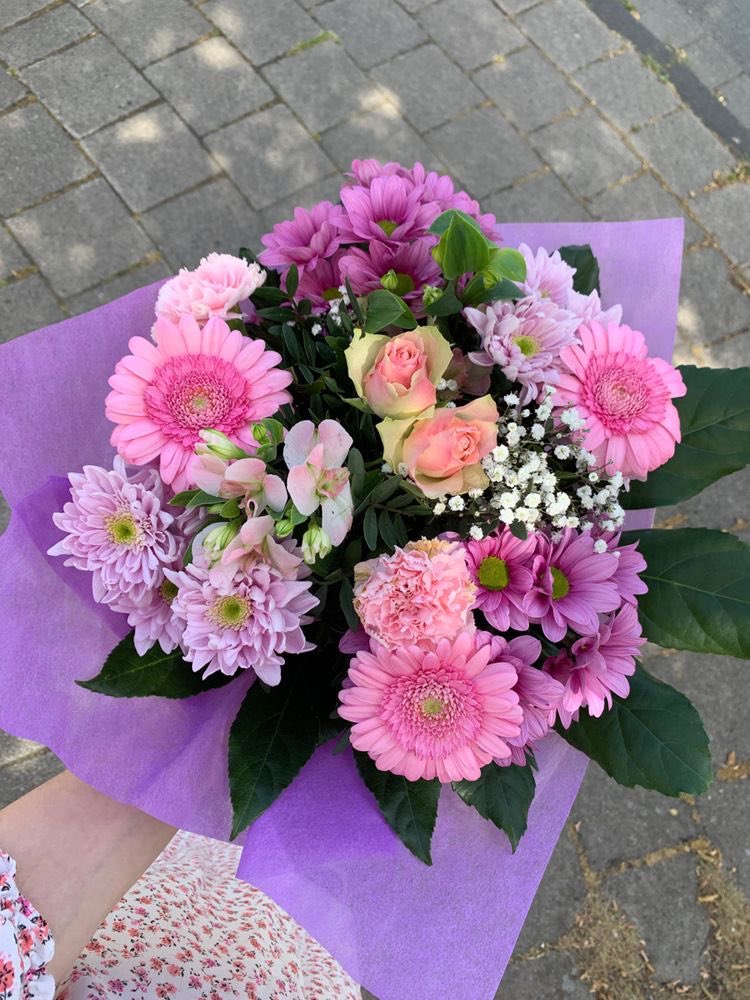 lunafleuri's tweet photo. Thank god it’s flowerday! 💗 https://t.co/smT9Oywuvk