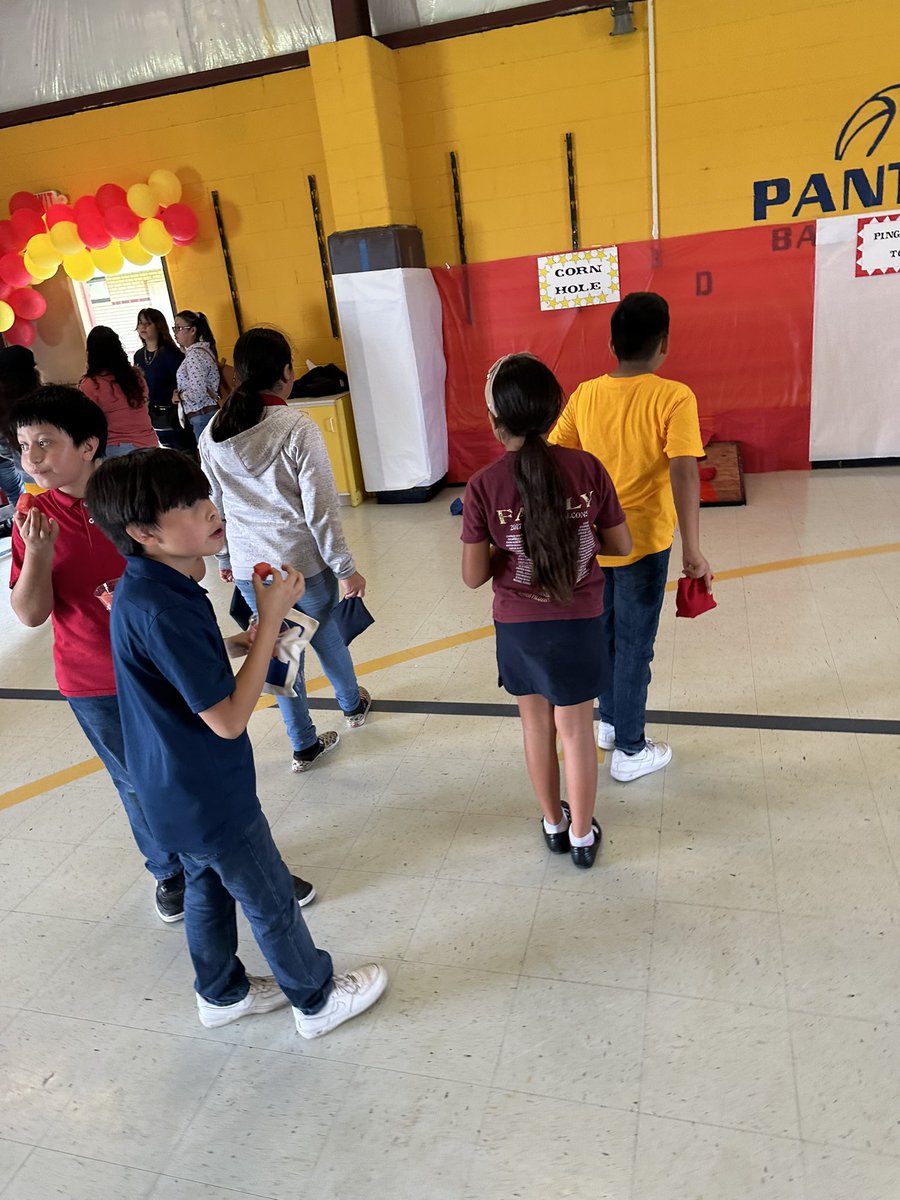 etrejo_lfcisd's tweet photo. I canโt thank the amazing staff and volunteers enough for helping put this event together for our PLE families! Everyone had so much fun and enjoyed games, hot dogs, nachos, aguas frescas, candy apples and funnel cakes! @PLE_Panthers #plerocks https://t.co/2E0v17feus