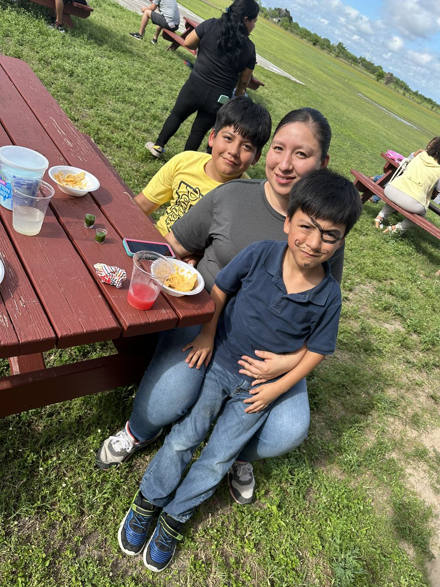etrejo_lfcisd's tweet photo. I canโt thank the amazing staff and volunteers enough for helping put this event together for our PLE families! Everyone had so much fun and enjoyed games, hot dogs, nachos, aguas frescas, candy apples and funnel cakes! @PLE_Panthers #plerocks https://t.co/2E0v17feus