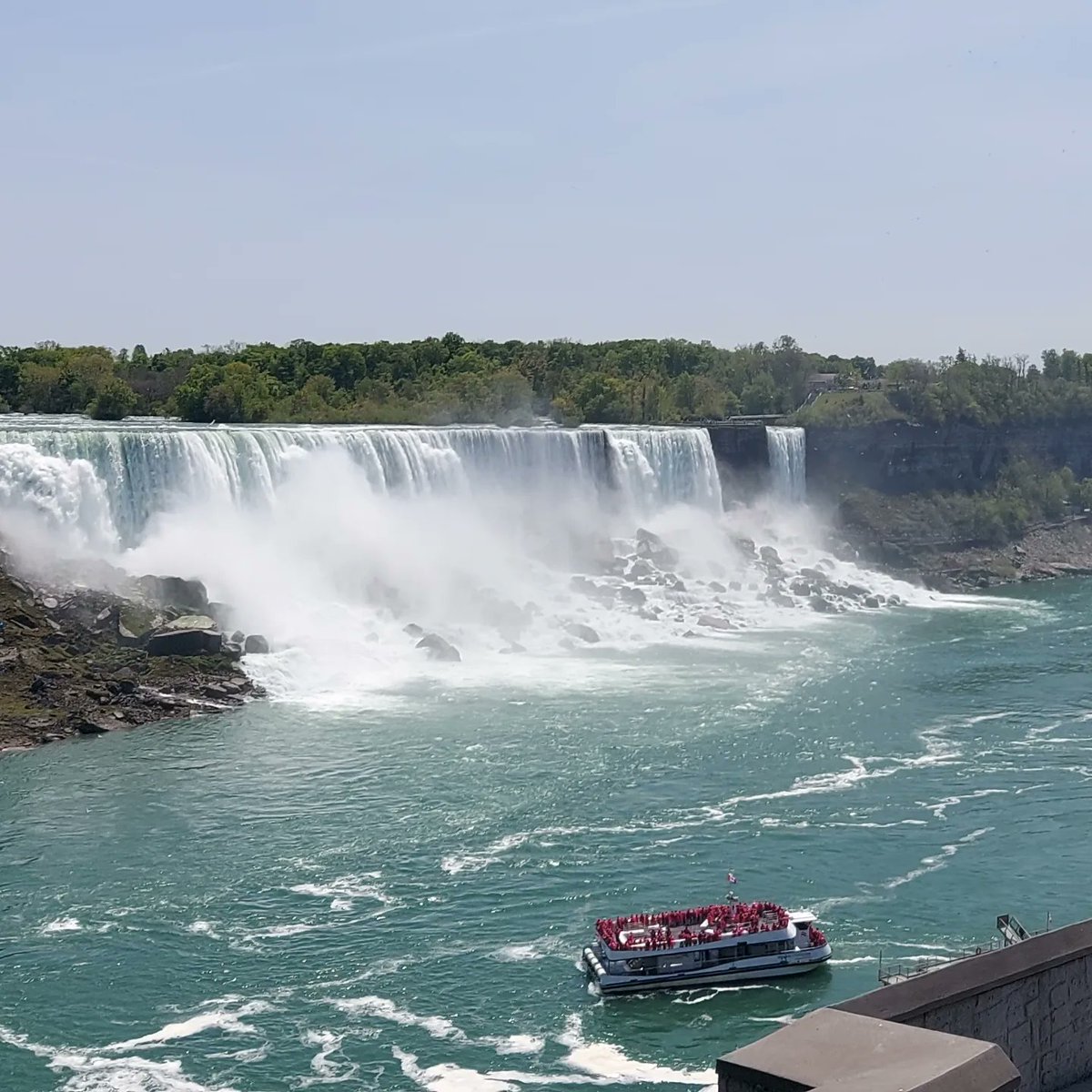 GBPoliceMastRL's tweet photo. The boys had a cracking day visiting Niagra 💙🇬🇧
#backonduty #canada2023 🇨🇦
@CanadaRLnews @dantate13 @GBpoliceRL @Gibmeister111 @moorey2012 @Eels84 @Rich_Ellis11 @Jamie_Ca55idy @KhanageCapital https://t.co/LbrDEktfHo