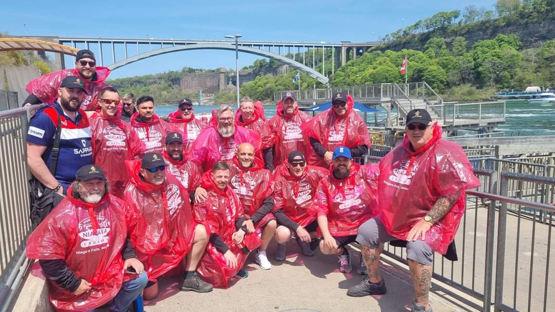 GBPoliceMastRL's tweet photo. The boys had a cracking day visiting Niagra 💙🇬🇧
#backonduty #canada2023 🇨🇦
@CanadaRLnews @dantate13 @GBpoliceRL @Gibmeister111 @moorey2012 @Eels84 @Rich_Ellis11 @Jamie_Ca55idy @KhanageCapital https://t.co/LbrDEktfHo