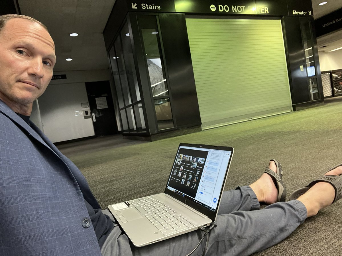 kevincsnyder's tweet photo. No choice but to present my virtual keynote in the airport today.  Had a recording sent in advance just in case I had flight issues (which I did!) and then was online chatting during the recording.  Today, all my books are complimentary Amazon downloads.

https://t.co/UKnNybRYkJ https://t.co/SrI2QMWyIG