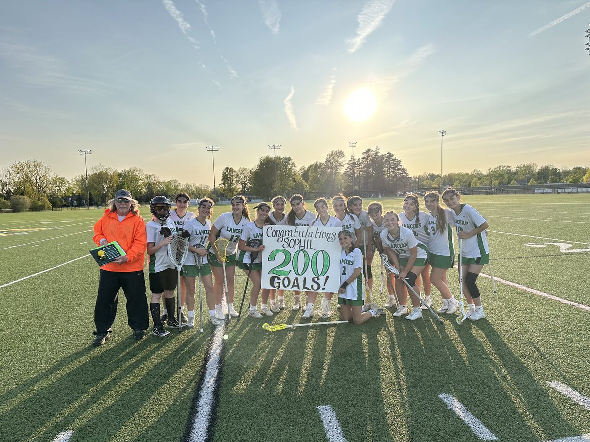 Big 14-10 win over Will North!!! Huge congrats to @MassaroSophie for getting her 200th career goal!! 💚🤍