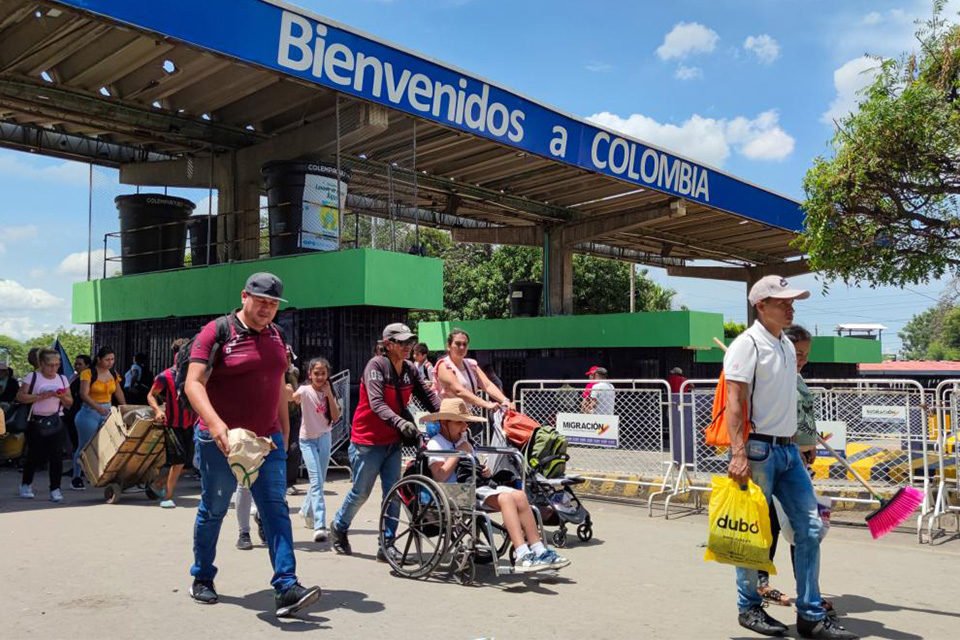 #ElDíaEnVzla Acnur insiste en que Colombia necesita refuerzos para apoyar a migrantes ow.ly/yhfy50OrglI