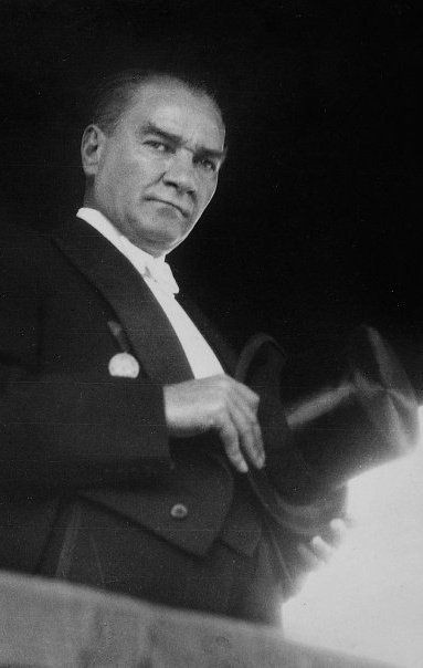 Ey Büyük Atatürk!
Açtığın yolda gösterdiğin hedefe durmadan yürüyeceğime ant içerim.🤍🙏🏼