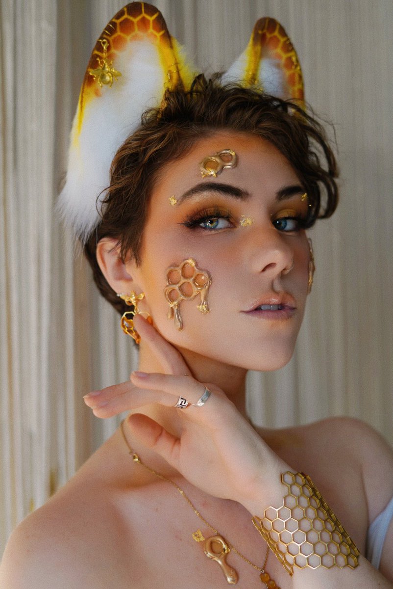 BukkitBee ️ anime expo on Twitter "You can pry bee and honey themed