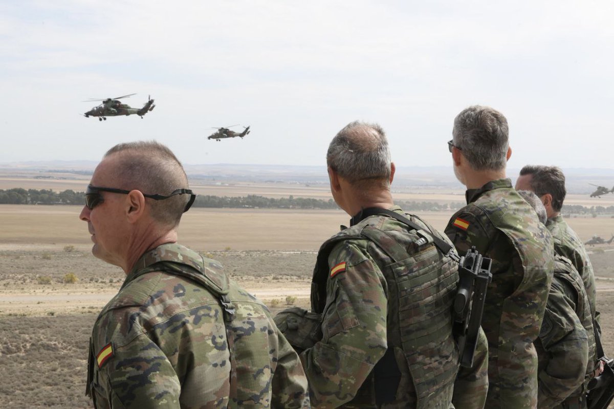 theinformant_x's tweet image. 🇪🇦 - Images of the Air Assault Operation &quot;#SwiftResponse23&quot; within the &apos;Defender #Europe 23&apos; maneuvers with the insertion of a team from the #BRIPAC Advanced Reconnaissance Company from a Chinook.