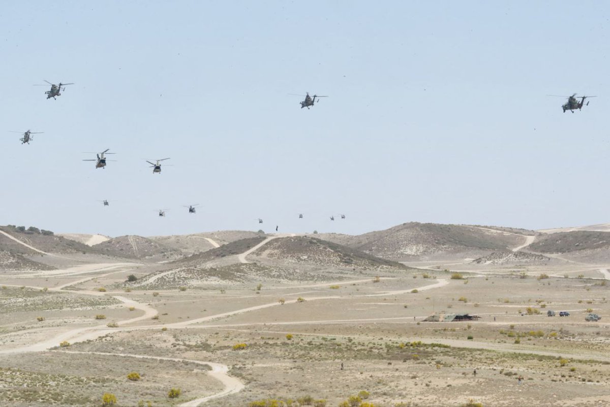 theinformant_x's tweet image. 🇪🇦 - Images of the Air Assault Operation &quot;#SwiftResponse23&quot; within the &apos;Defender #Europe 23&apos; maneuvers with the insertion of a team from the #BRIPAC Advanced Reconnaissance Company from a Chinook.