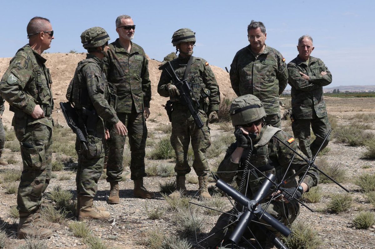 theinformant_x's tweet image. 🇪🇦 - Images of the Air Assault Operation &quot;#SwiftResponse23&quot; within the &apos;Defender #Europe 23&apos; maneuvers with the insertion of a team from the #BRIPAC Advanced Reconnaissance Company from a Chinook.