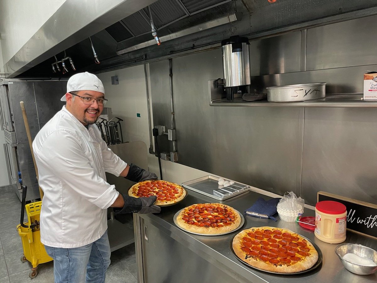 What a wonderful day for a tour of Chula Vista Adult School! Thank you to Chula Vista High School students and staff for visiting. We even fed them 🍕. #SUHSDAdultEd #fastforwardtoyourfuture #AdultEducation #AdultEdu #AdultEd