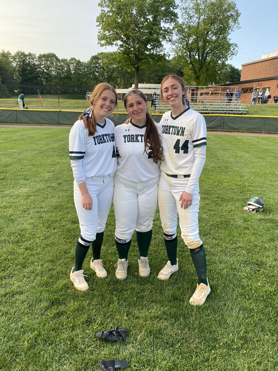 YorktownSB's tweet photo. Thank you seniors💚 https://t.co/x8sDZiueGg